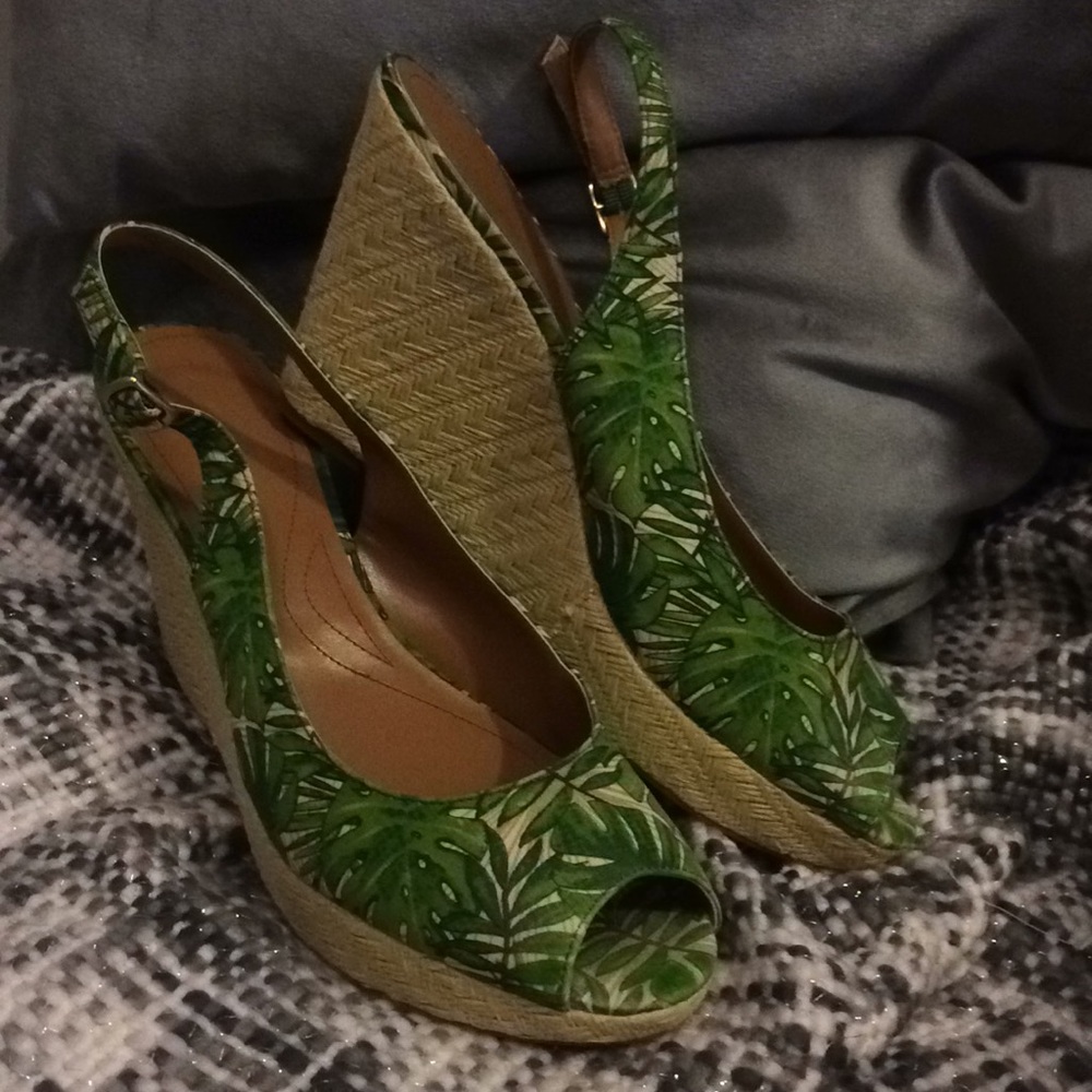 CLOSET CLEAR OUT!! Tahari wedge heels